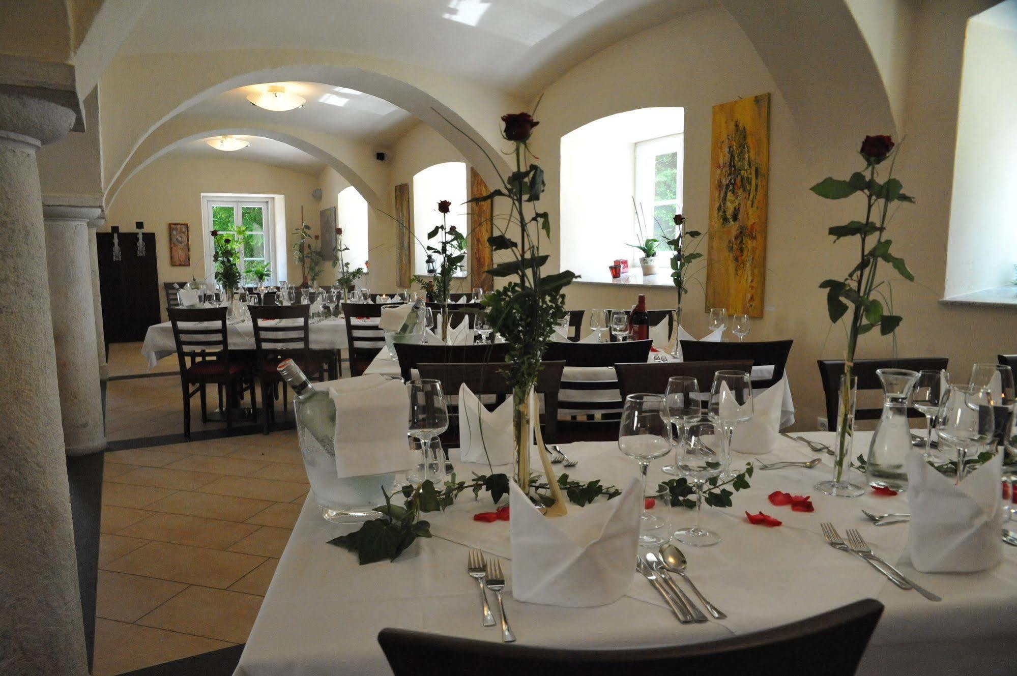 Gut Drasing Hotel Krumpendorf Exterior photo